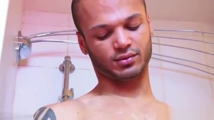 Handsome cock wanker in a shower !
