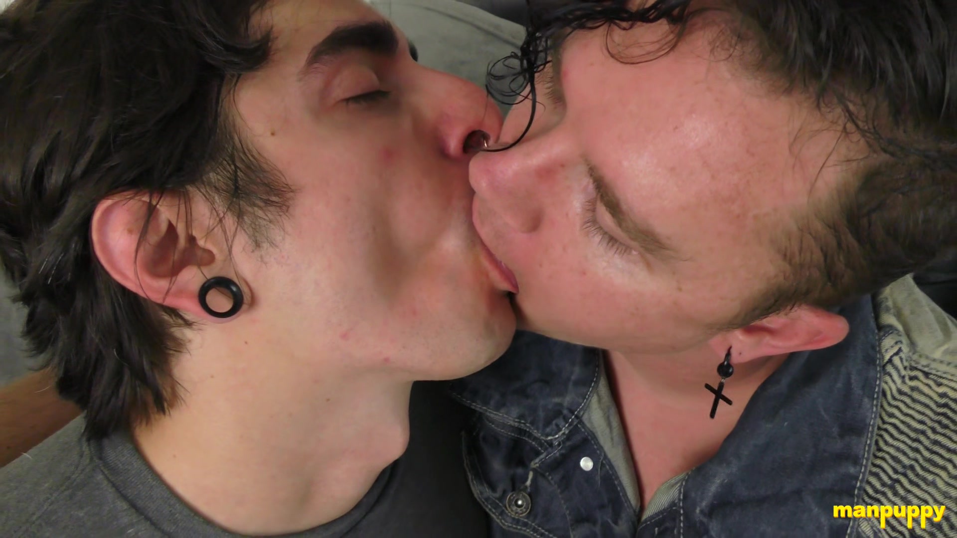 Hot Gay Kissing With Johnny & Leo - Johnny Mercy & Leo Blue