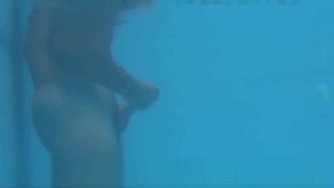 GAY DEEPTHROAT IN POOL by Nudemassage