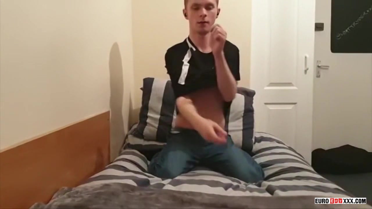 Bi Boy Stroking On Cam! - Wyatt Ryder