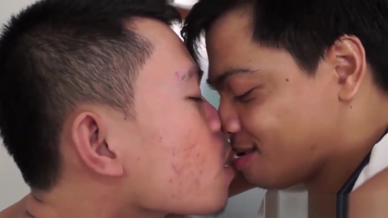 Asian doctor inspects twinks ass with dildo