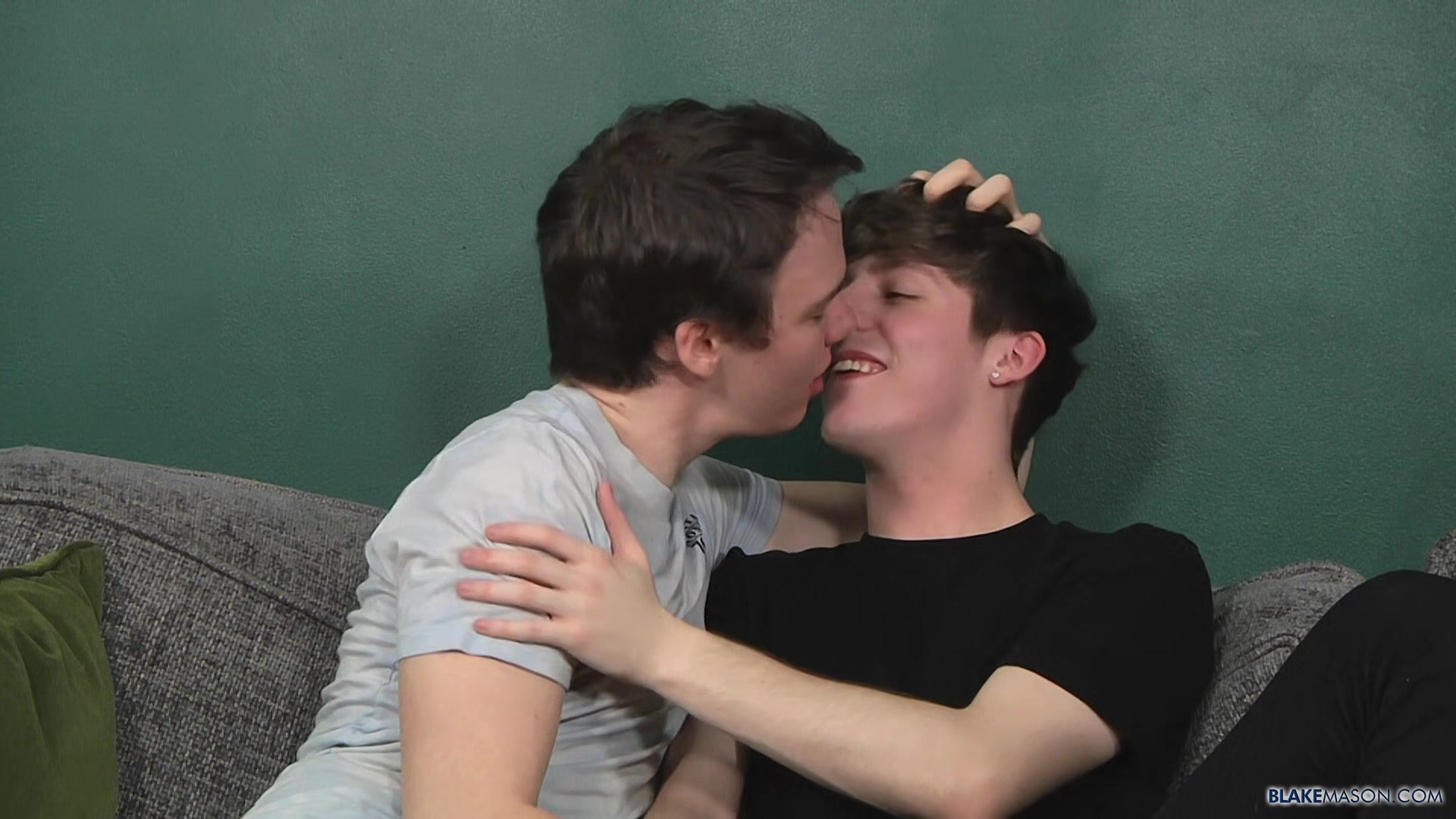 Filling Up New Twink Boy Leo - Justin Tiempo & Leo Summers