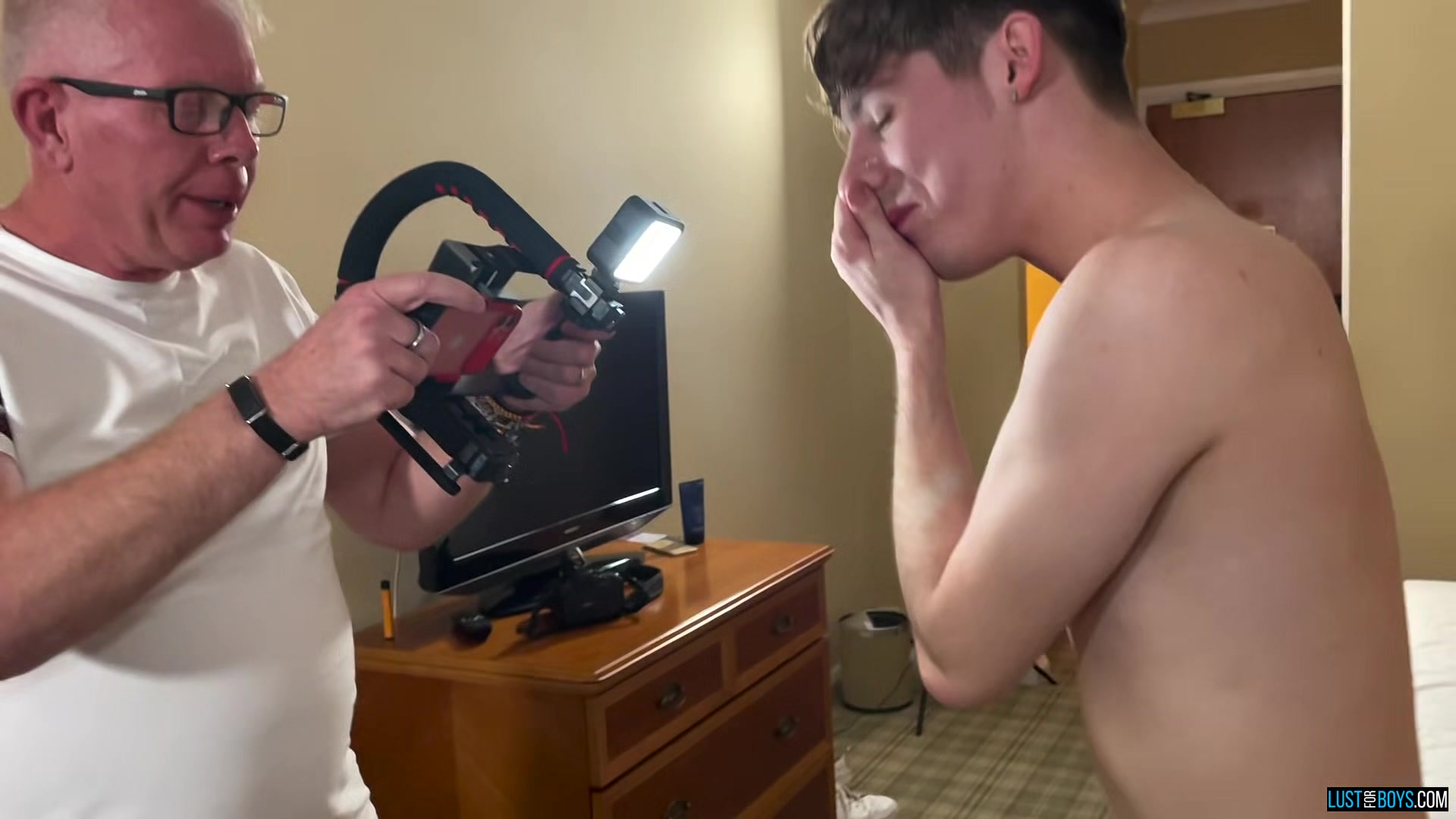 Desperate For A Gang Bang - 2 - Leo Summers, Mitch Schif, Felix Hanan, Sebastian Kane