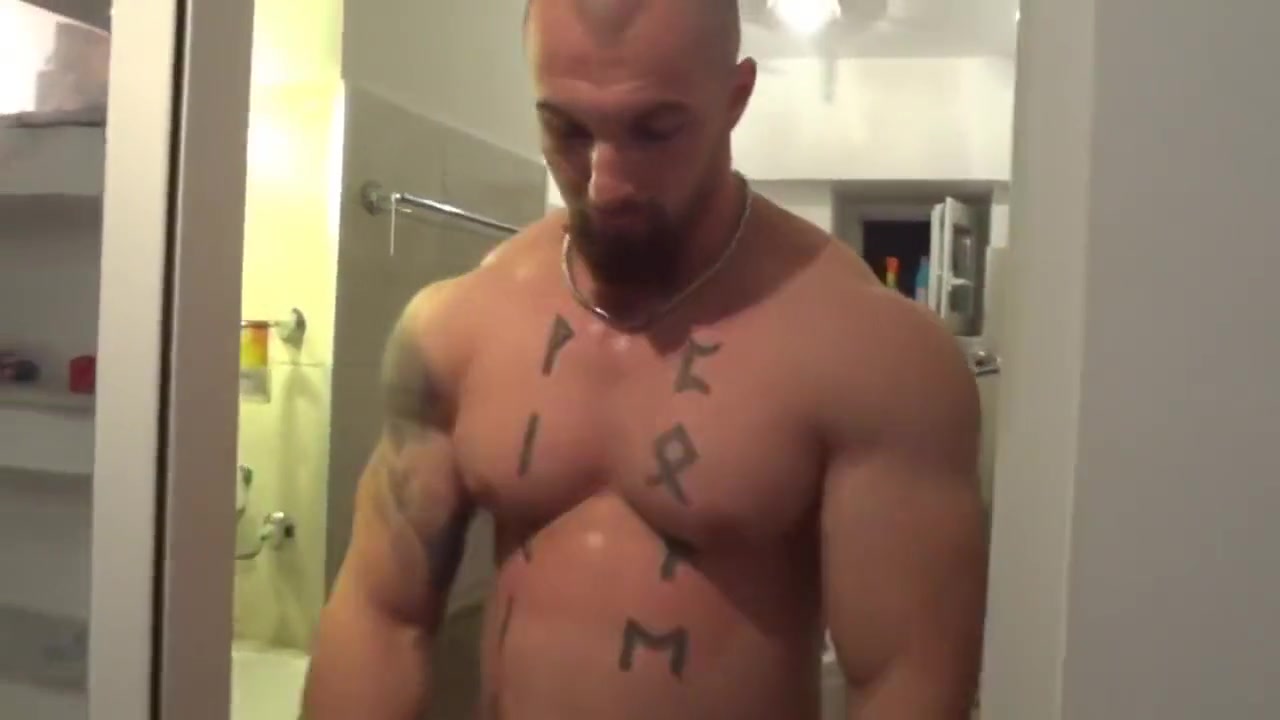muscle hunk takes a morning shower