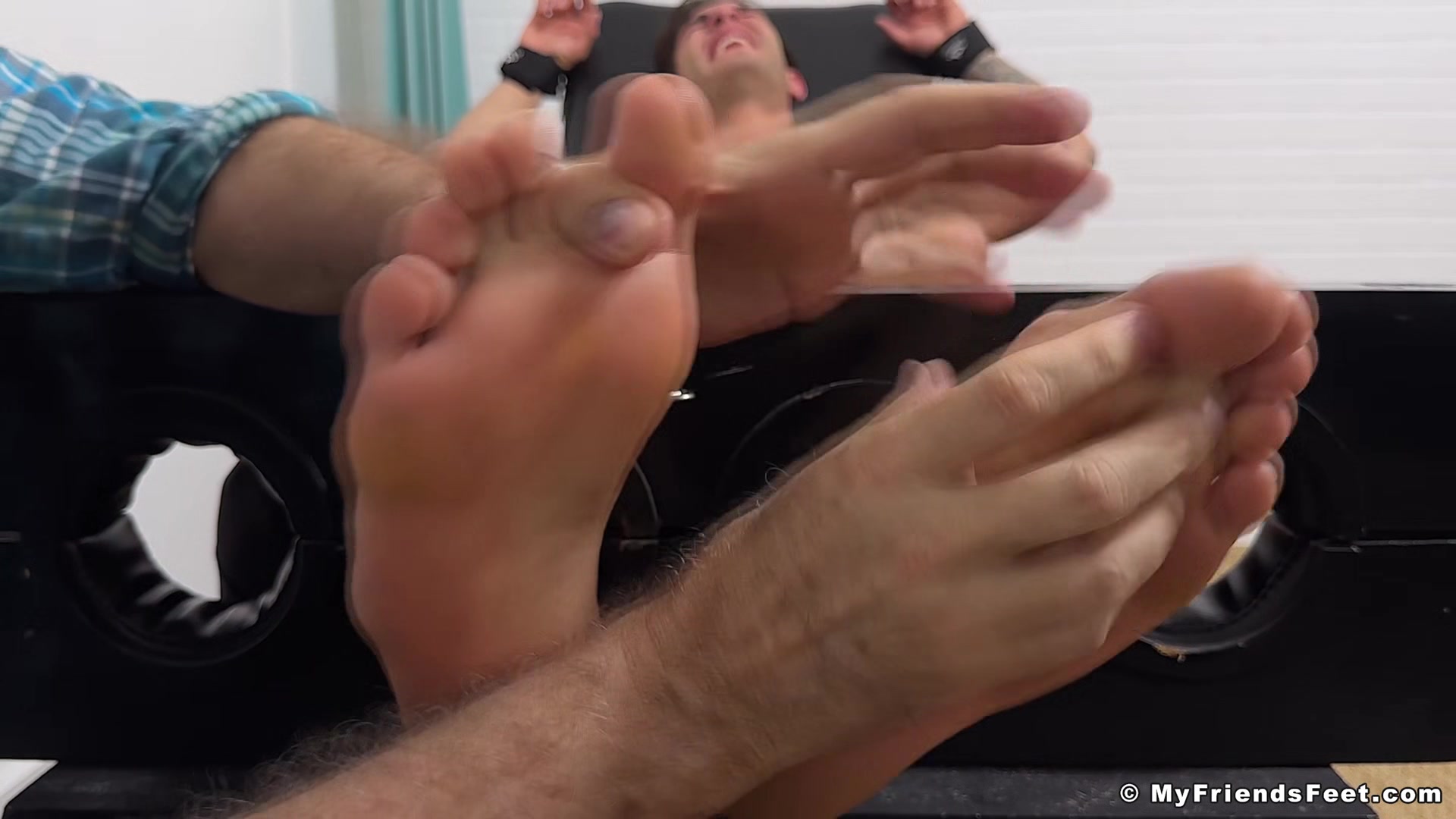 Vinni Tickled - Vinni
