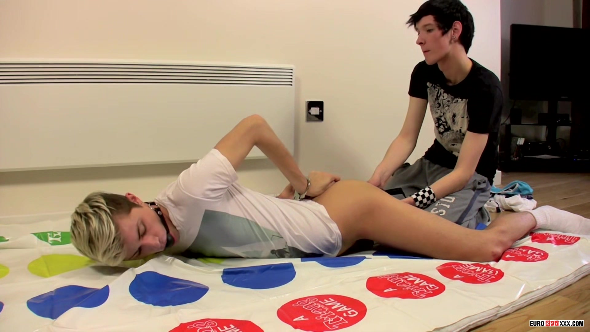 A Game Of Horny Twister! - Kyle Wilkinson & Skylar Blu