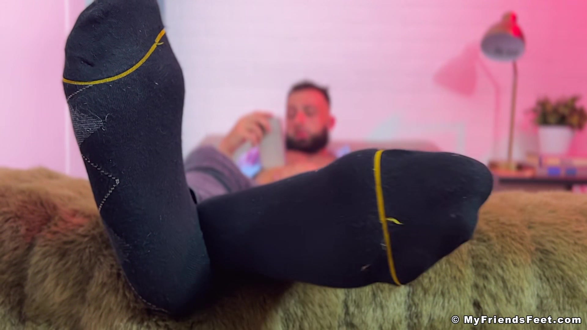 Spy On: Maui's Socks & Feet - Maui
