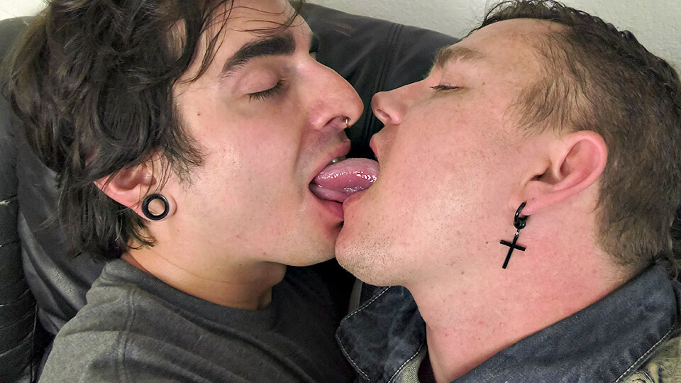 Hot Gay Kissing With Johnny & Leo - Johnny Mercy & Leo Blue