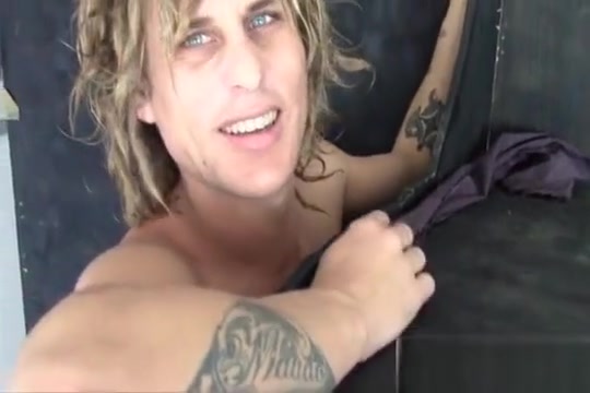 Guy cums twice at gloryhole