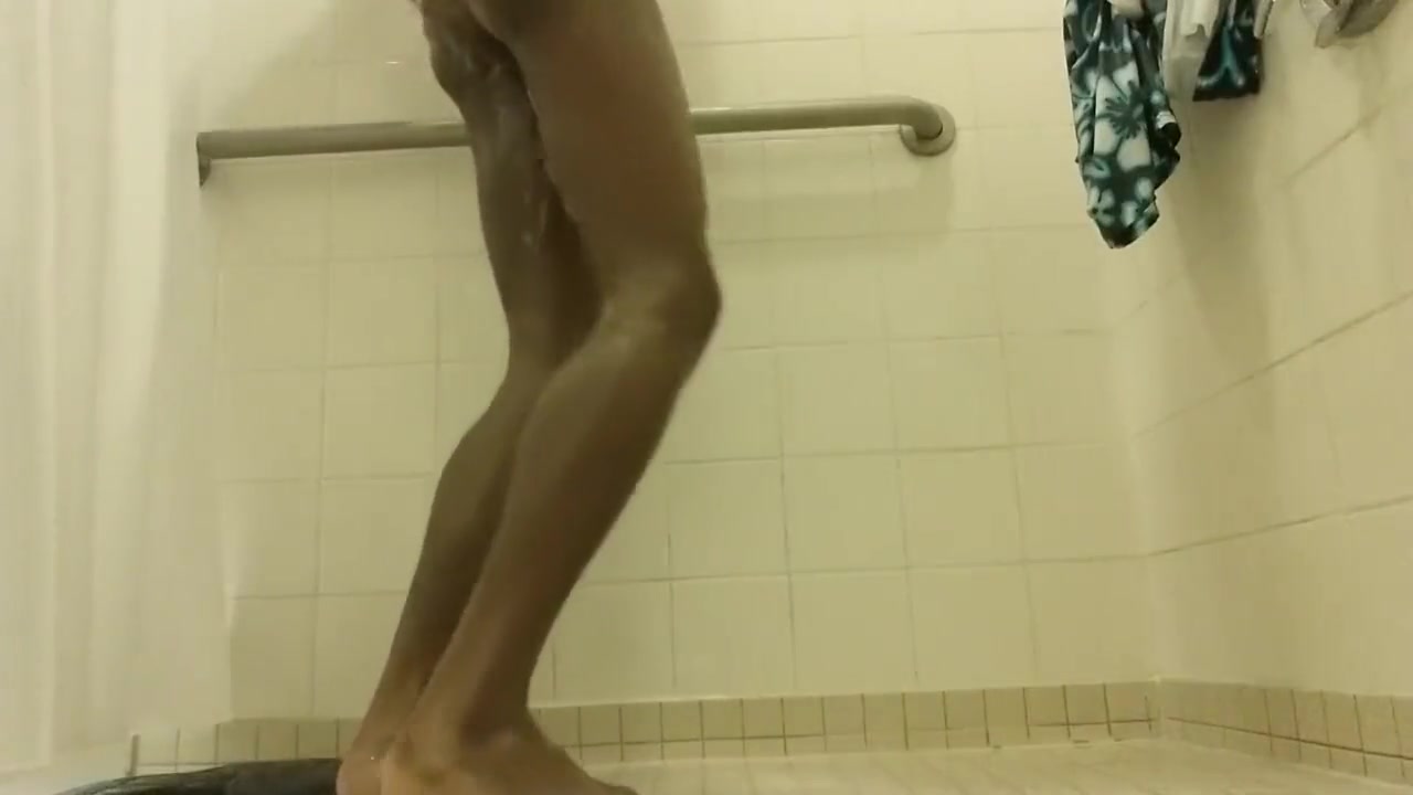 MrShellyP'z Shower Solo in Men'z Locker Room