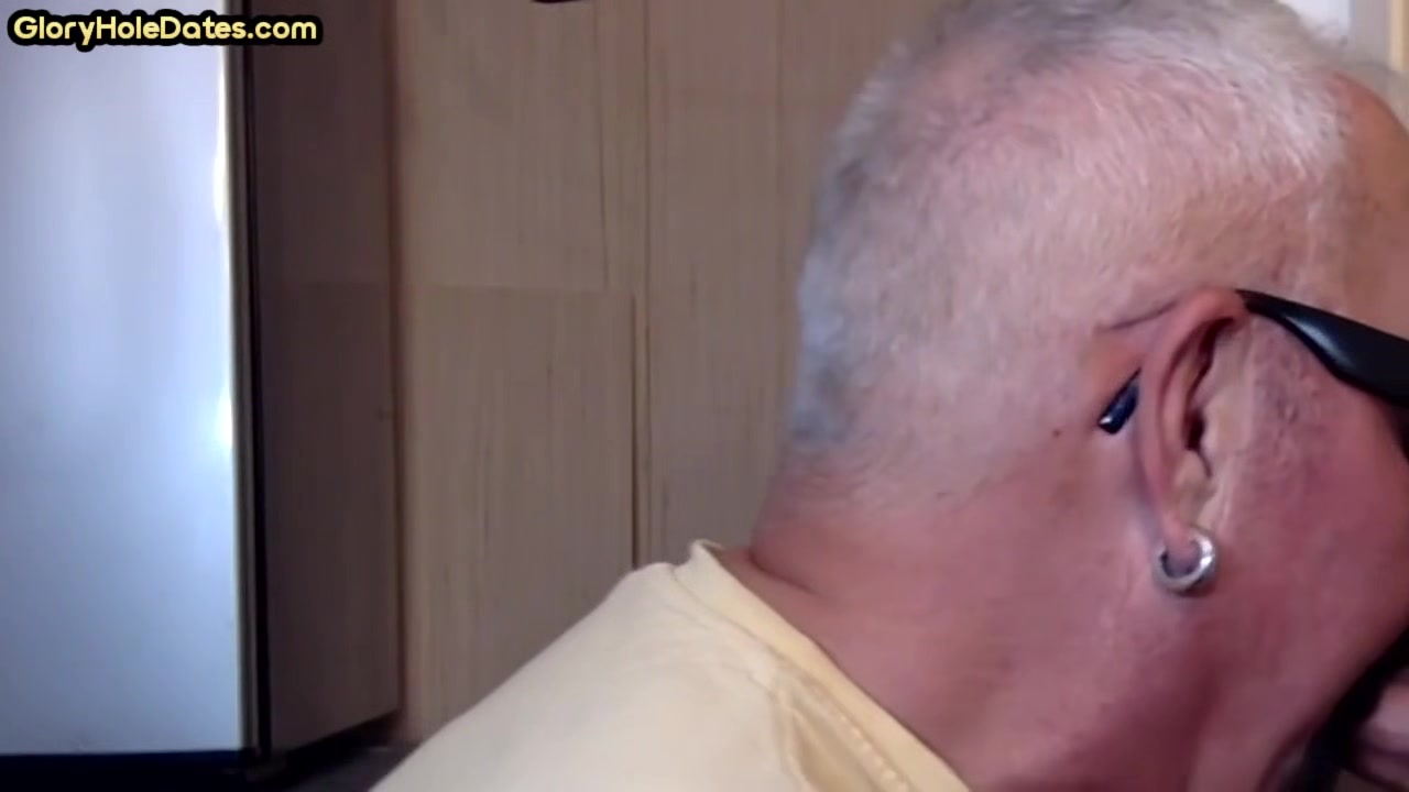 Gloryhole gaydaddy blows cock in homemade closeup at home