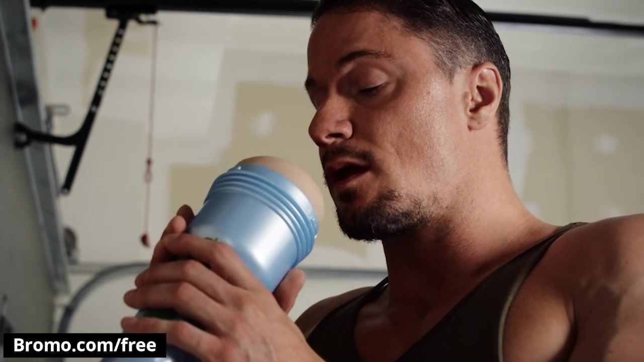 BROMO - Hot Mechanic Bo Sinn Lets Skyy Knox Put His Hands On His Hard Tool & Soon After They Start Fucking