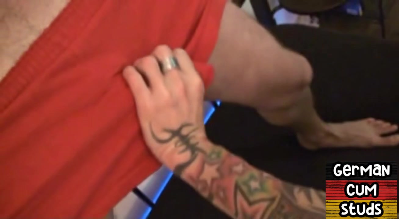 German amateur stud gets sucked and rimmed by inked BF