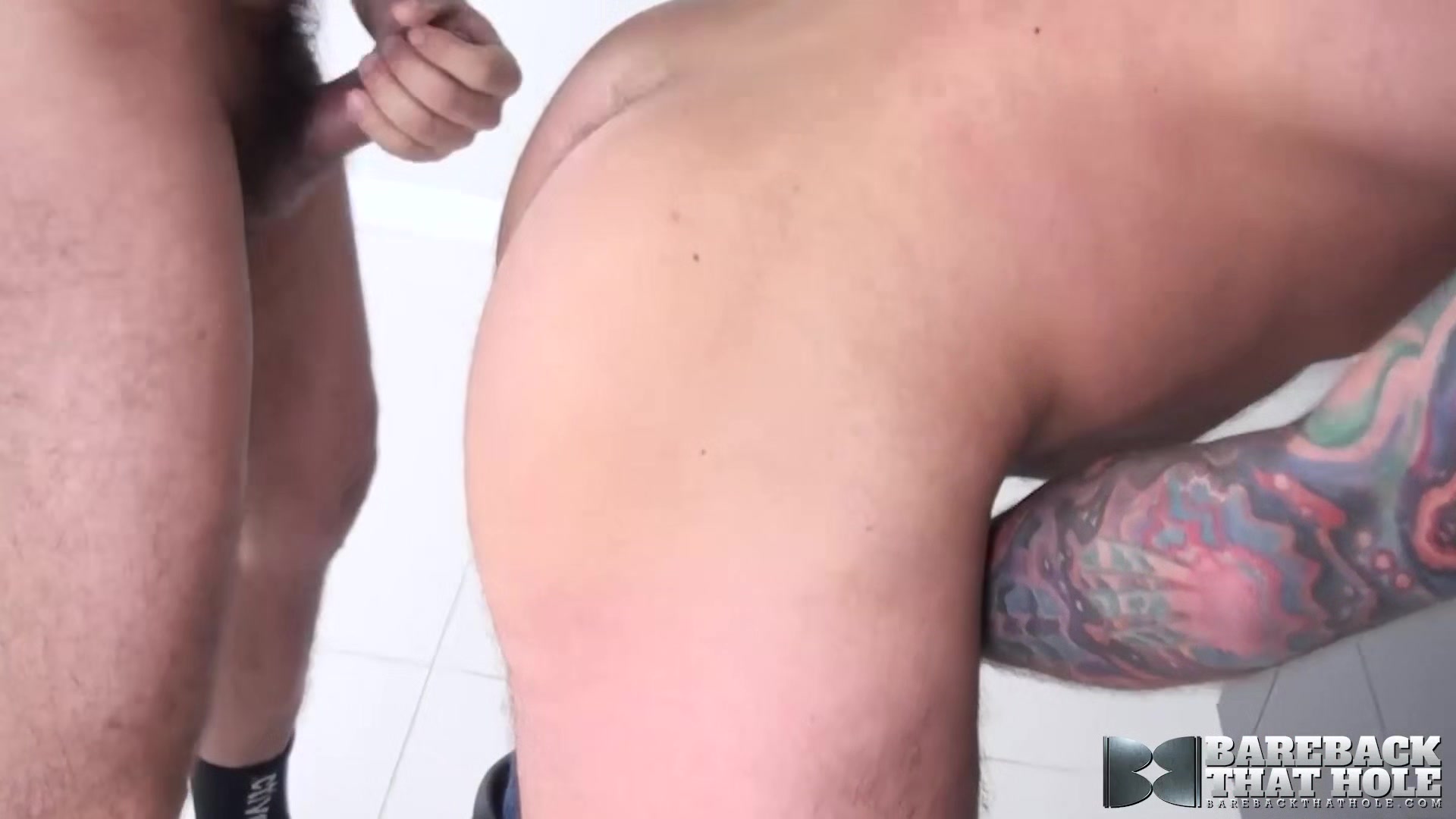BAREBACKTHATHOLE Hunks Hugh Hunter And Alessio Romero Breed