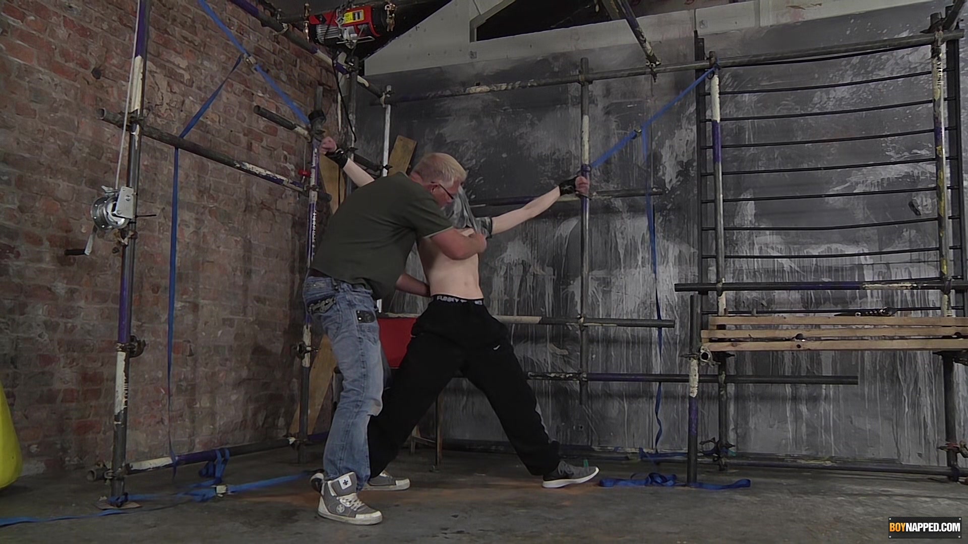 Master Sebastian Kane gives a good whipping to his twink sub