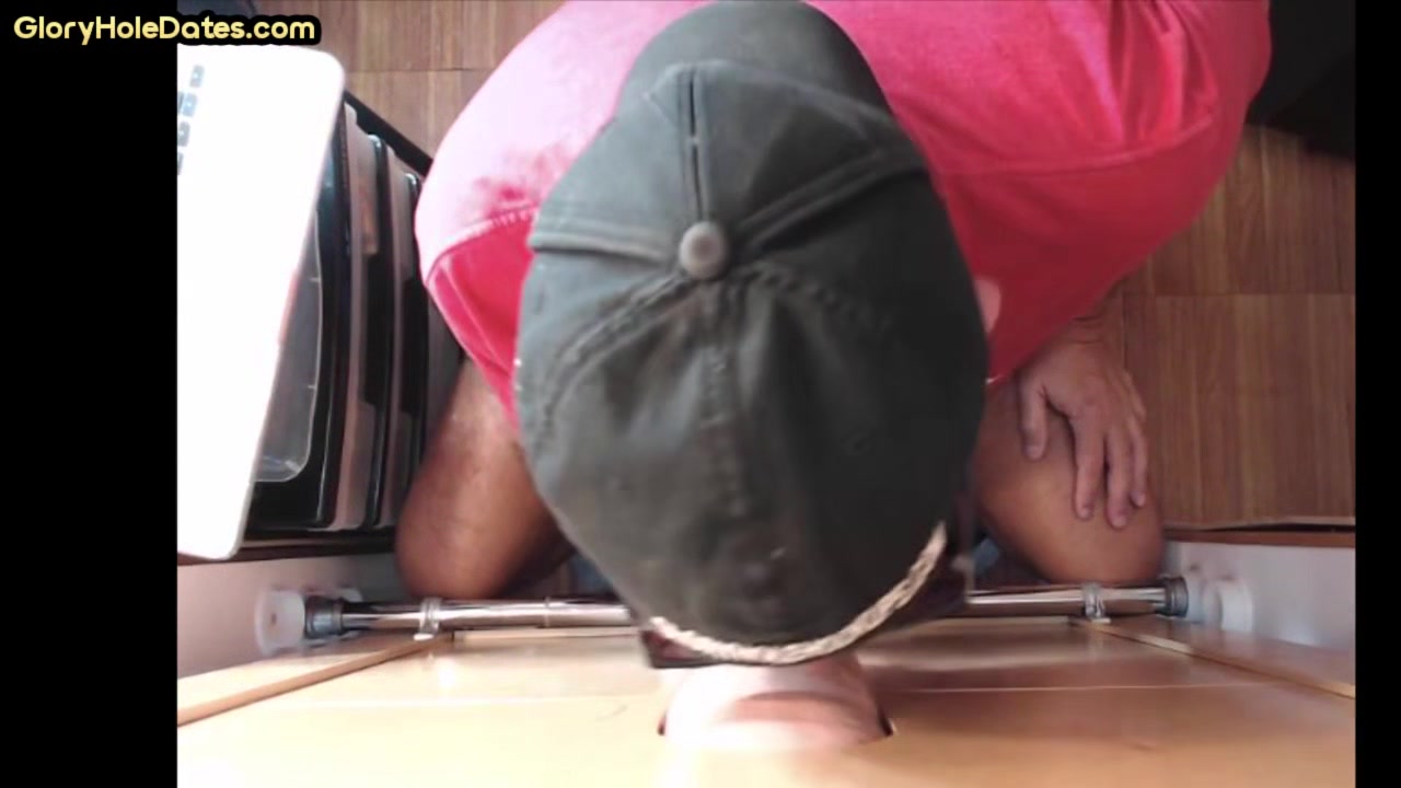 Gray gloryhole DILF sucks cock and holds balls of his BF