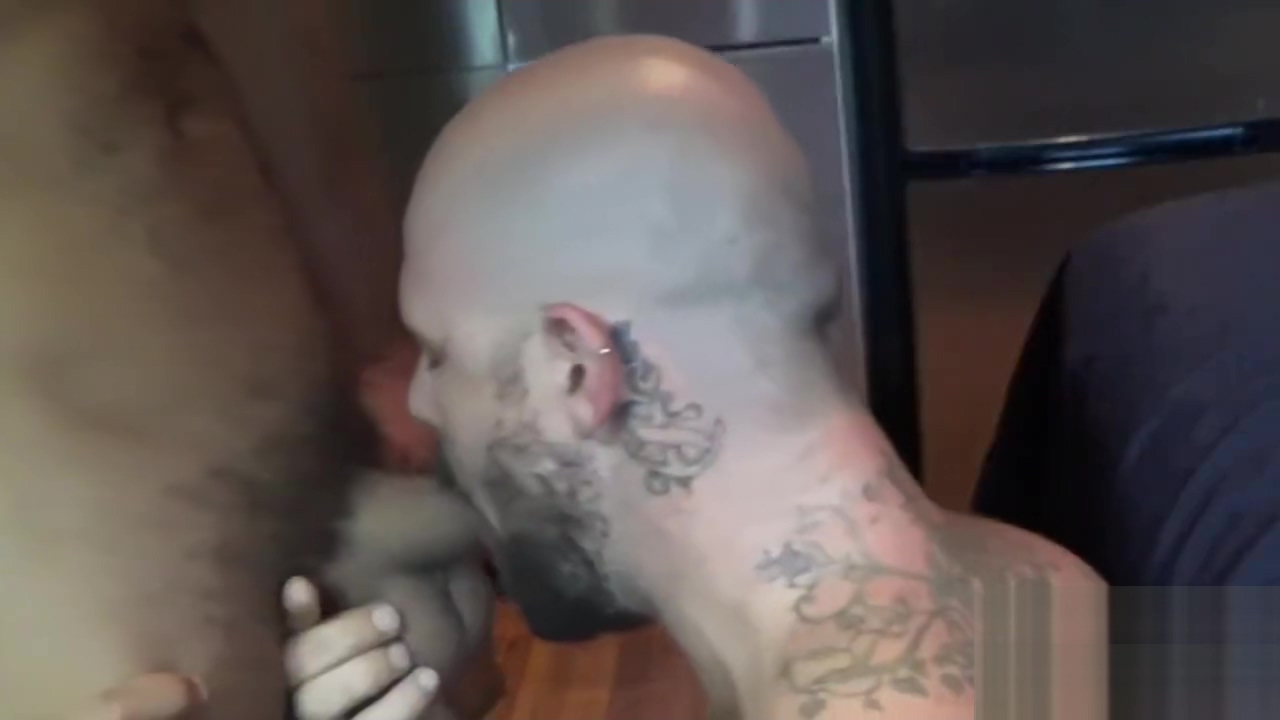A massage then Bareback fuck by massic cock