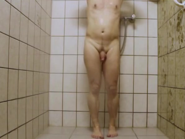 Jochen Edgar under the shower