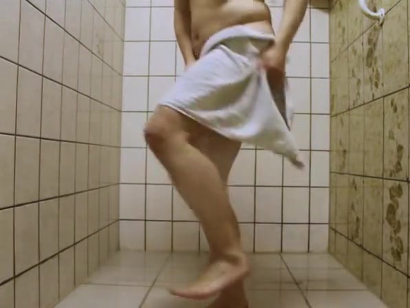Jochen Edgar under the shower