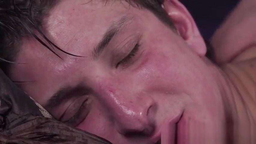 Hunky dude grabs hold of twink and bareback massage