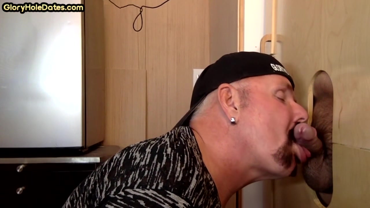 Gloryhole gaydaddy blowing dick before tugjob for cum