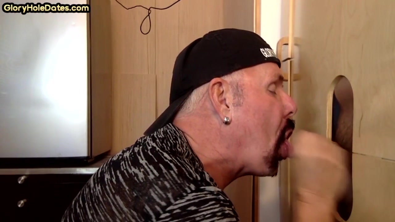 Gloryhole gaydaddy blowing dick before tugjob for cum