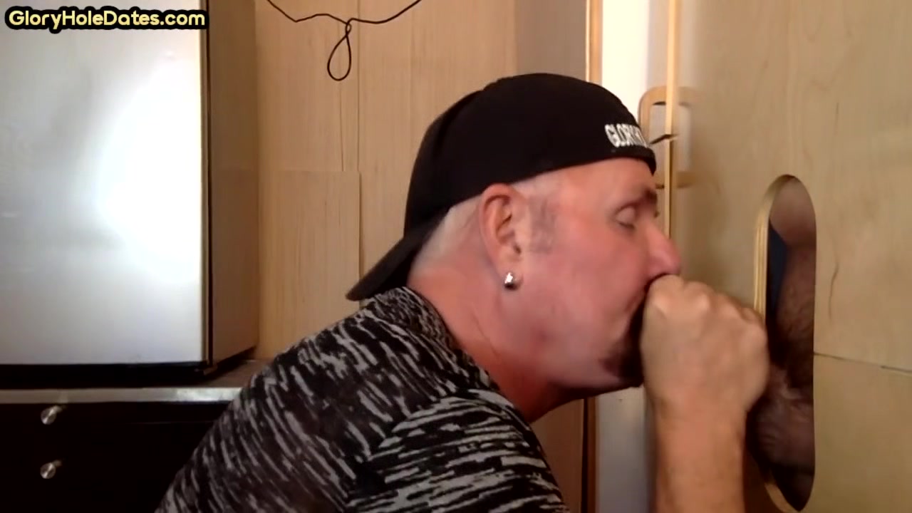 Gloryhole gaydaddy blowing dick before tugjob for cum
