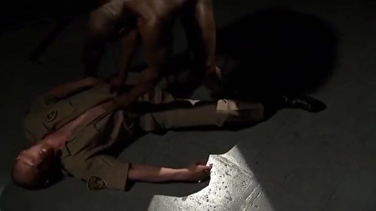A burglar has his chance, and FUCK two police officers - Ladr&oacute_n escapa y coge a la fuerza a dos polic&iacute_as (Diesel Washington) #04