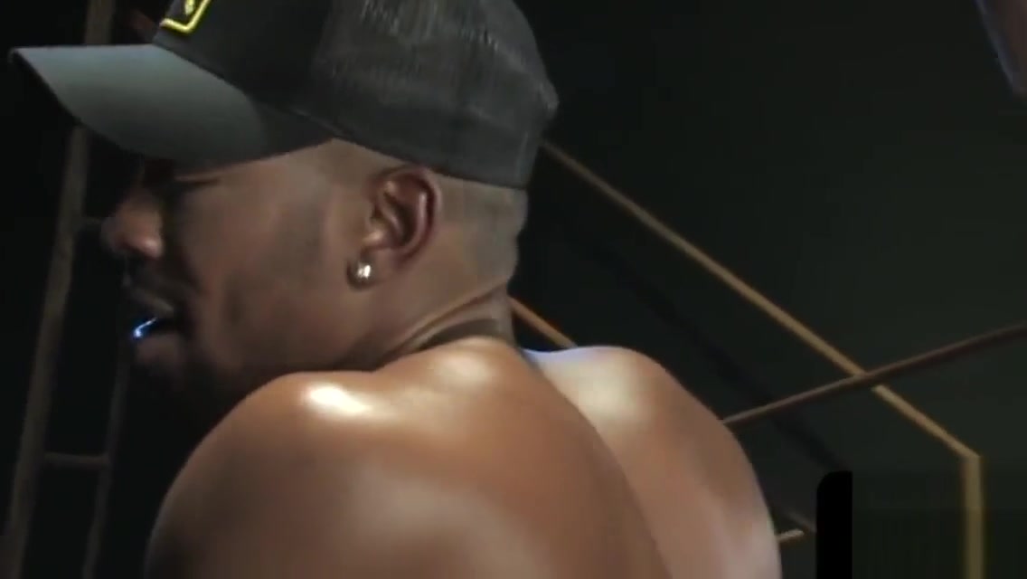 Interracial hunks enjoy extreme fisting