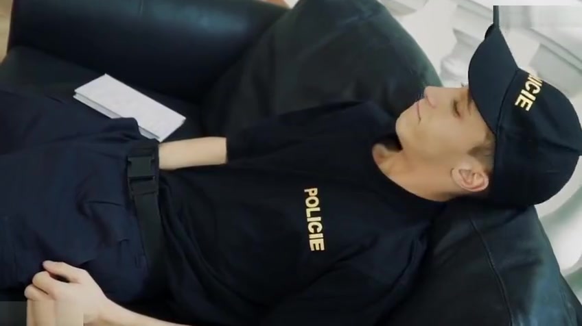 2 guys have sex in the office