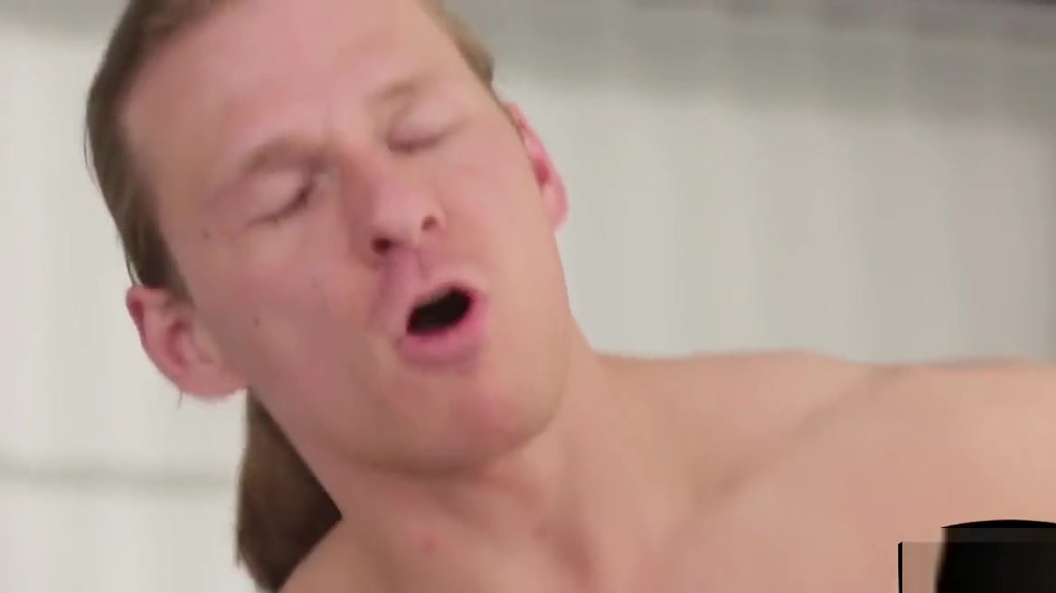 Ripped office hunk drilled in mmf scene