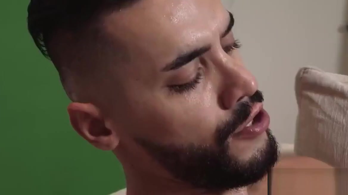 Sexy bulky dude masturbates during casting