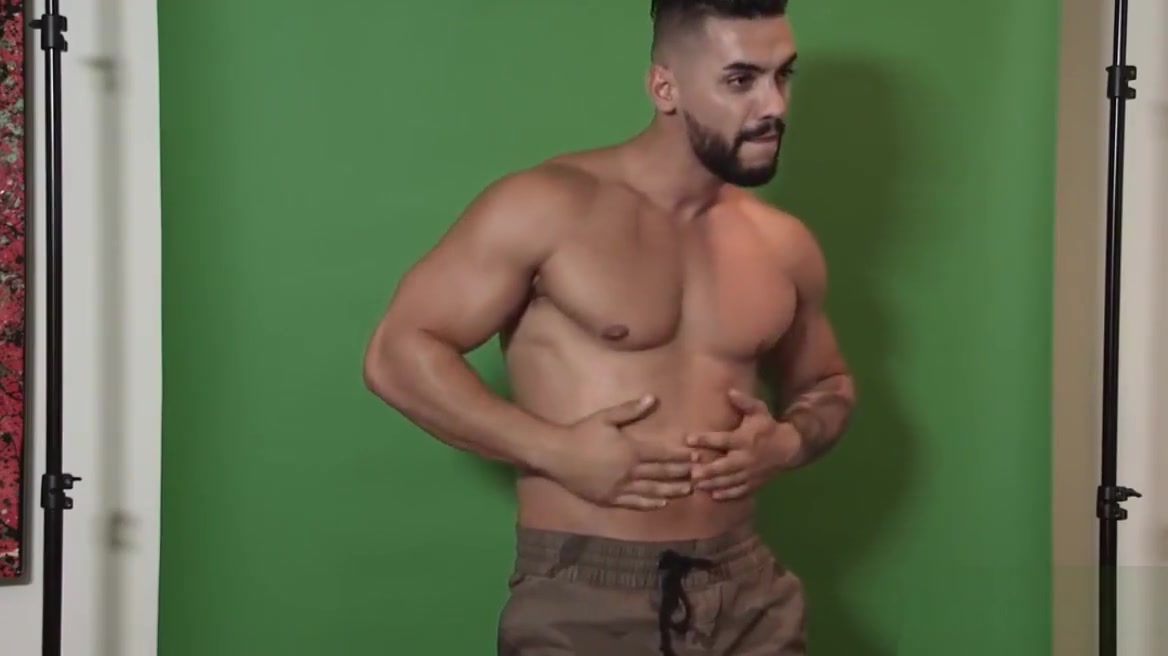 Sexy bulky dude masturbates during casting
