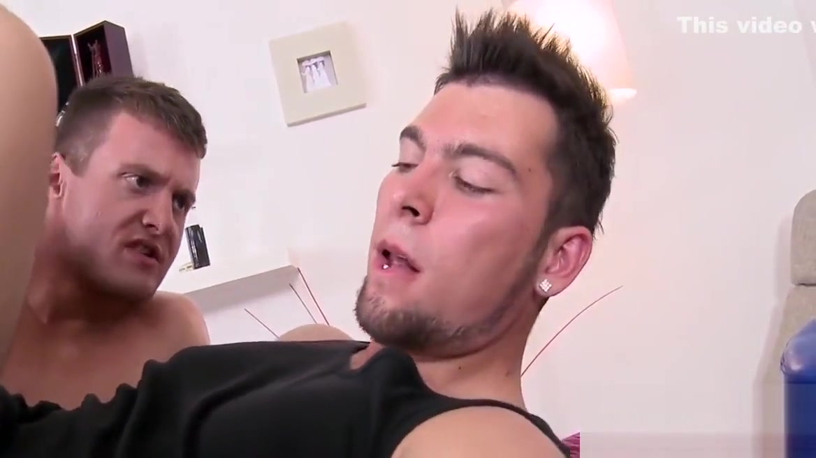 Hot massage session for handsome gay chap