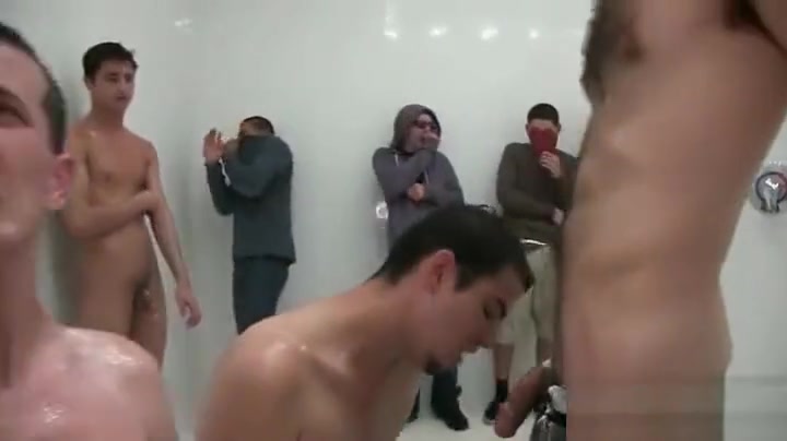 Amateur Frat Pledgers Filmed Sucking Cocks in the Shower