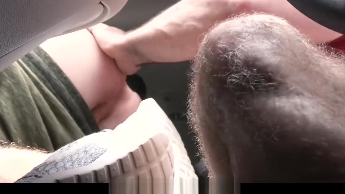 FamilyDick - Muscle bear Step dad fucks boy in car for smoking