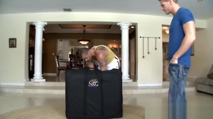 Sexy boy orders massage at home from gay bear
