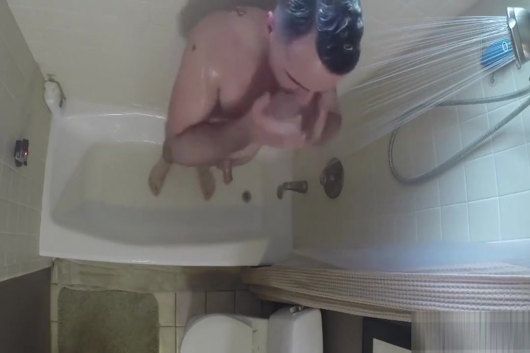 Tom showers and jerks off with a buddy