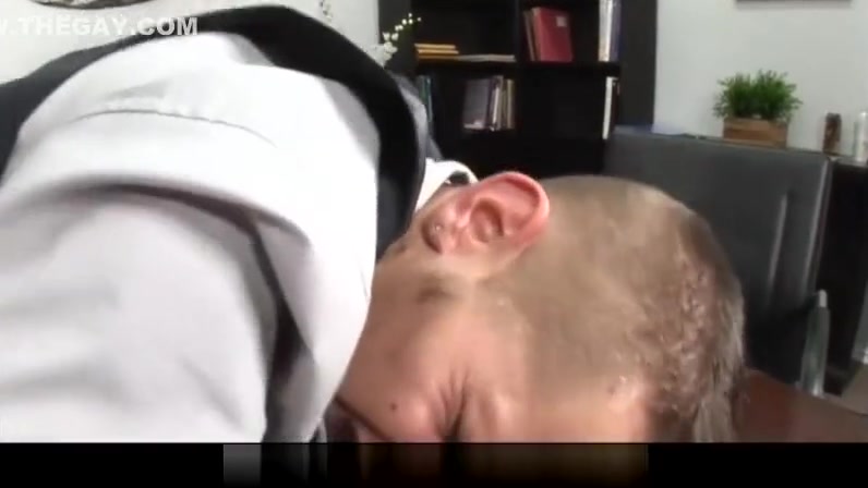 Gay businnes ass fucks office worker and gets facial