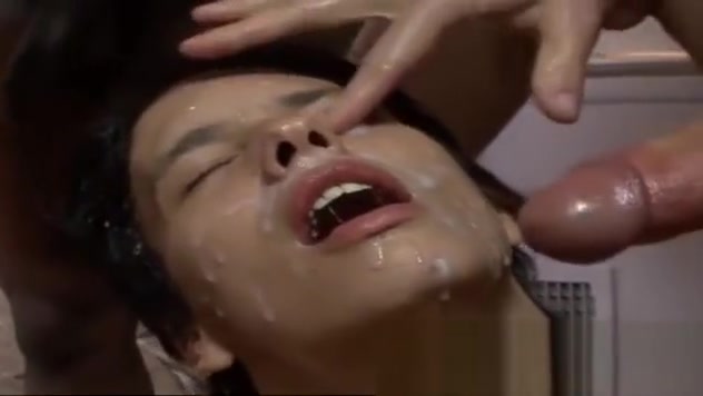 Gay guy sucks bigs cocks in group sex party and gets cumshower