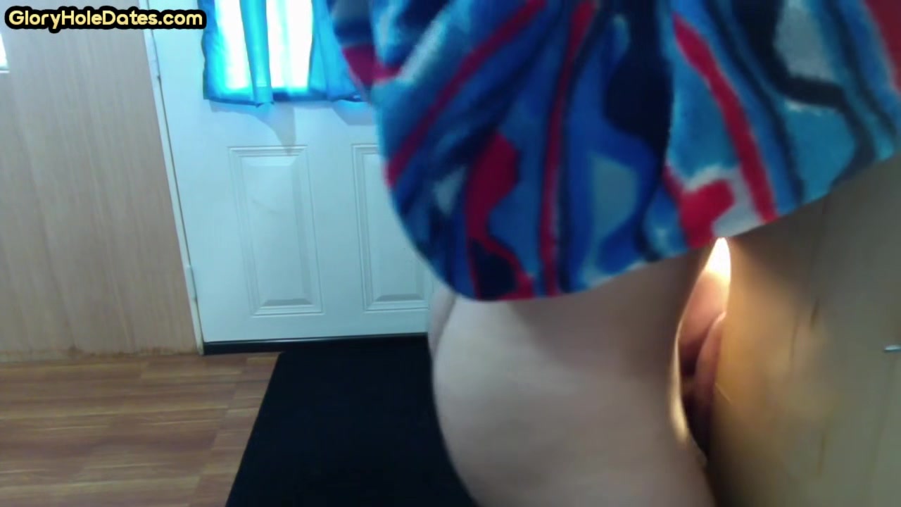 Gloryhole amateur DILF bareback banged through gloryhole