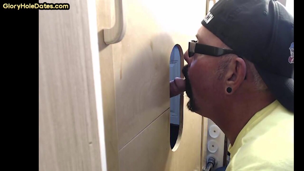 Amateur gloryhole gaydaddy sucking and wanking dick