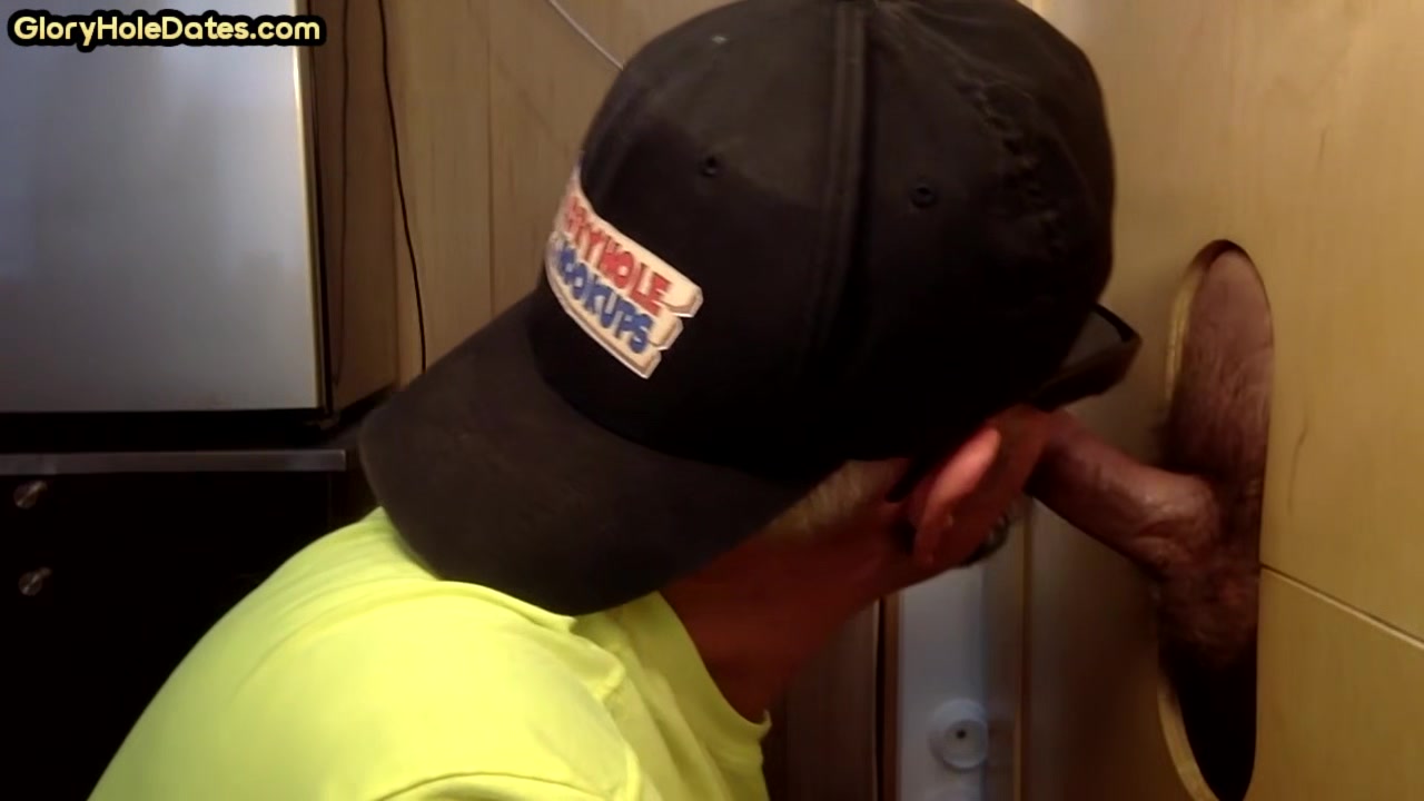 Amateur gloryhole gaydaddy sucking and wanking dick