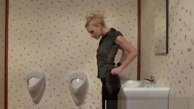 Glamorous blonde gives bj at gloryhole