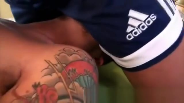 Muscular masseur gives cock massage