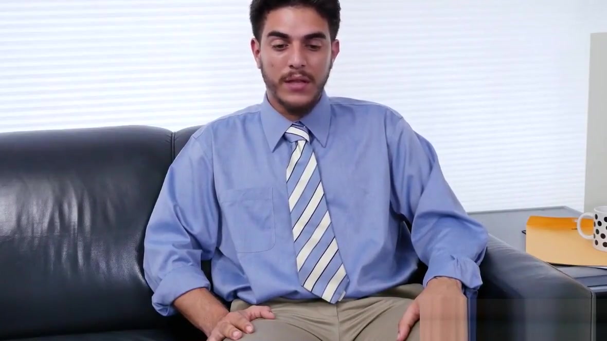 Jizzsprayed office stud gets pounded