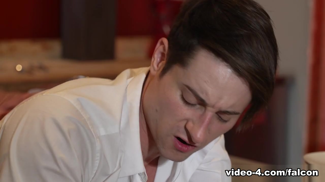 Cade Maddox & Taylor Reign in Cumming Home For Christmas