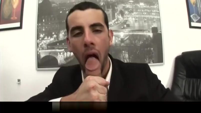 Two gays locked themselves up for some office oral sex