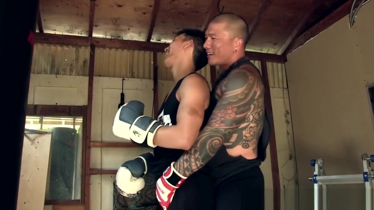 Gaysian Muscle Step daddy Damian X. Dragon Turns Boxing Lesson into a Kinky Fuck