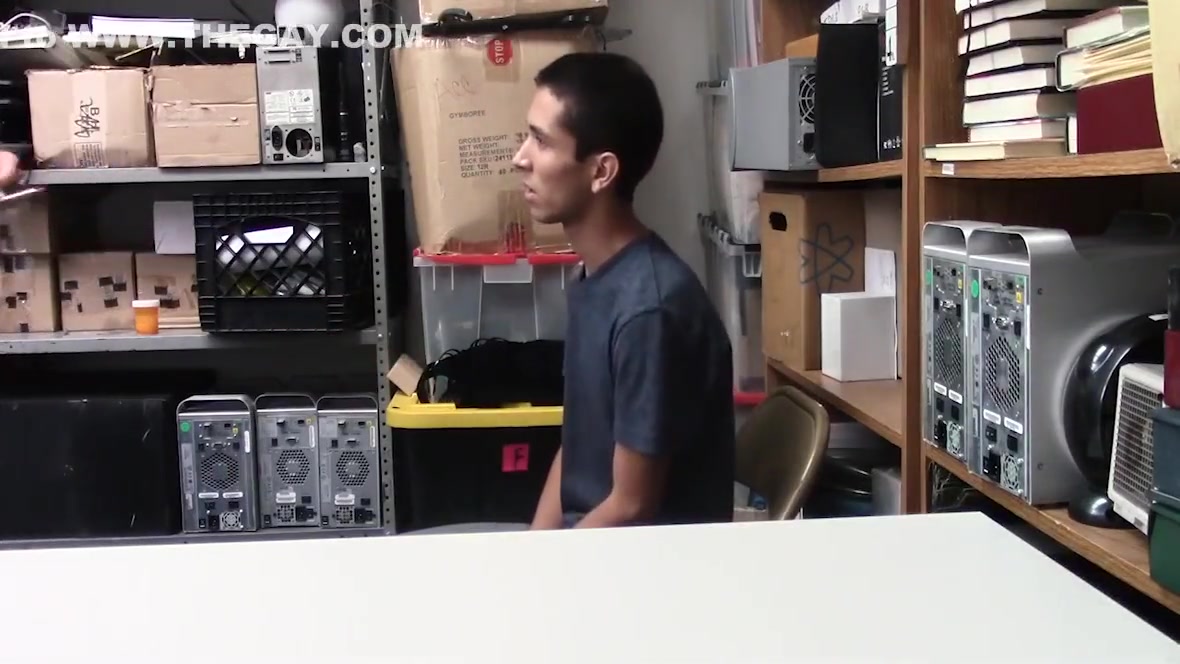 YoungPerps - A Security Officer Buttfucks Alex Flores